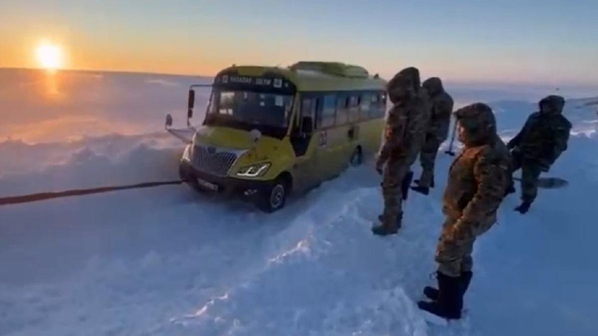 Автобус с детьми в Костанайской области