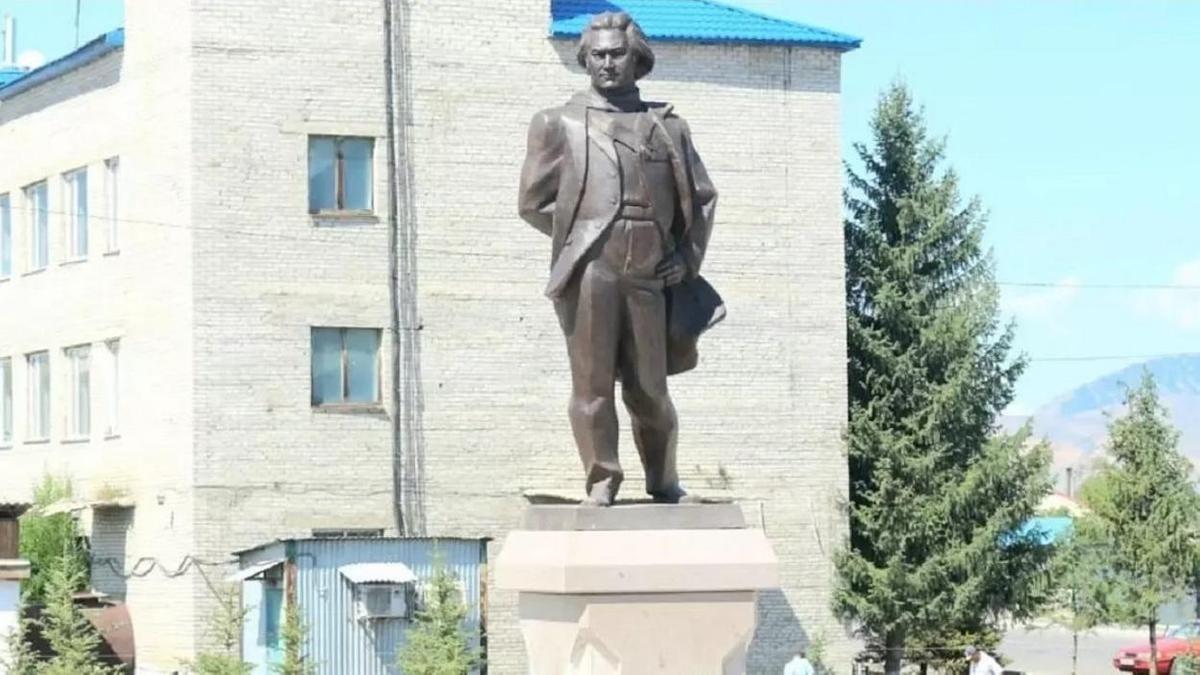 Мұқағали ескерткіші Мұқағали ескерткіші