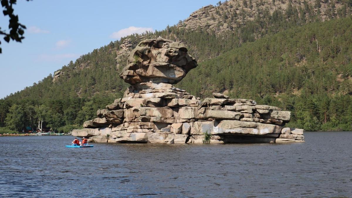 Скала Жумбактас в Боровом. Скала Жумбактас в Боровом.
