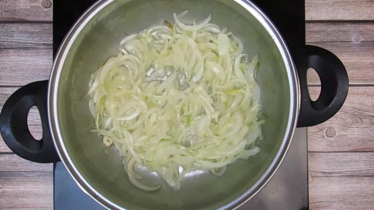 Обжарка лука и чеснока