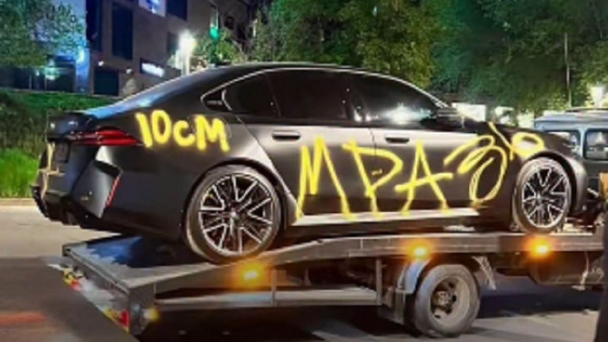 Исписанный автомобиль