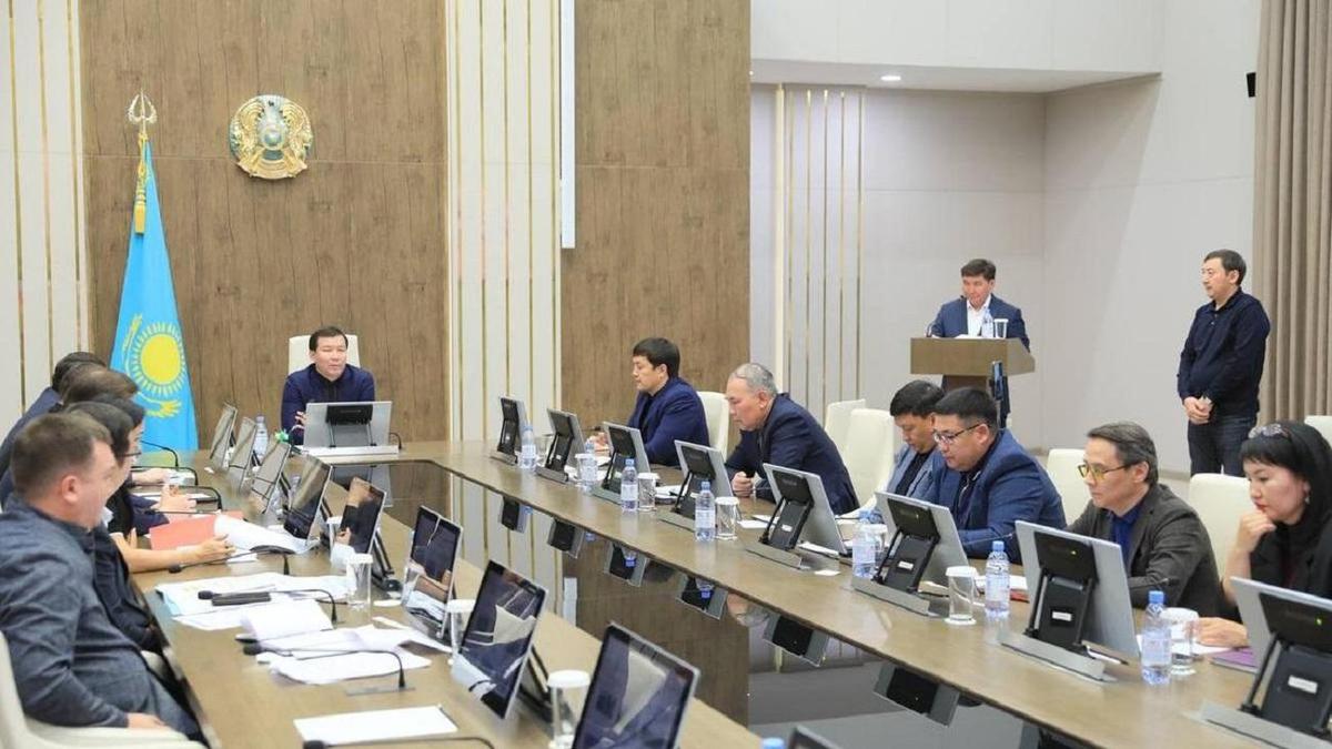 Асхат Шахаров жиналыс өткізді Асхат Шахаров жиналыс өткізді