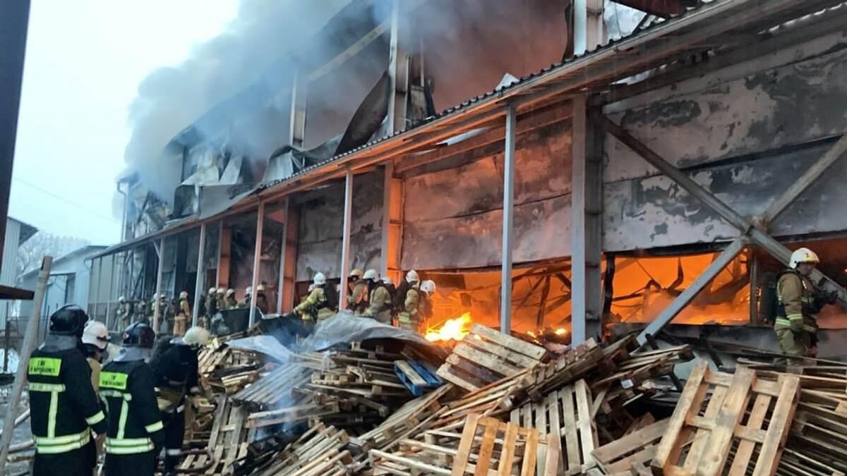 Пожар на складе в Астане