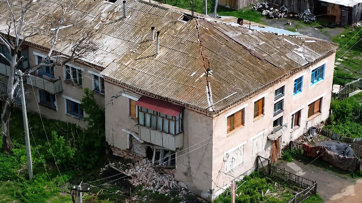 Часть аварийного дома обрушилась в СКО