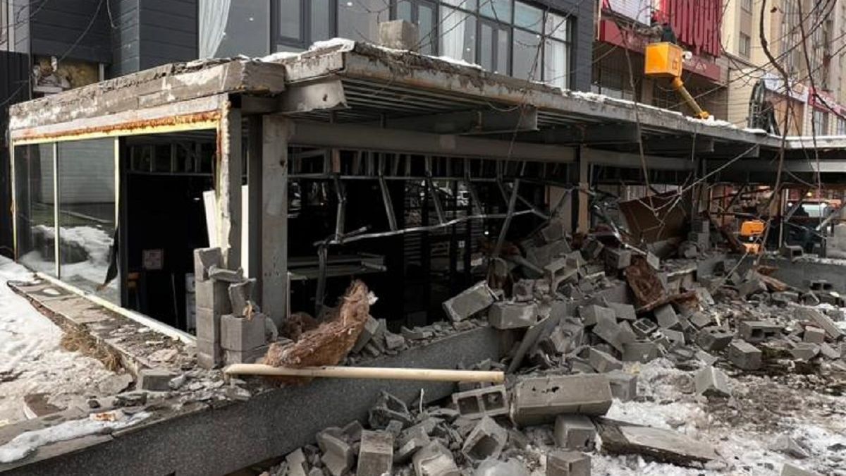 Снос постройки в Алматы