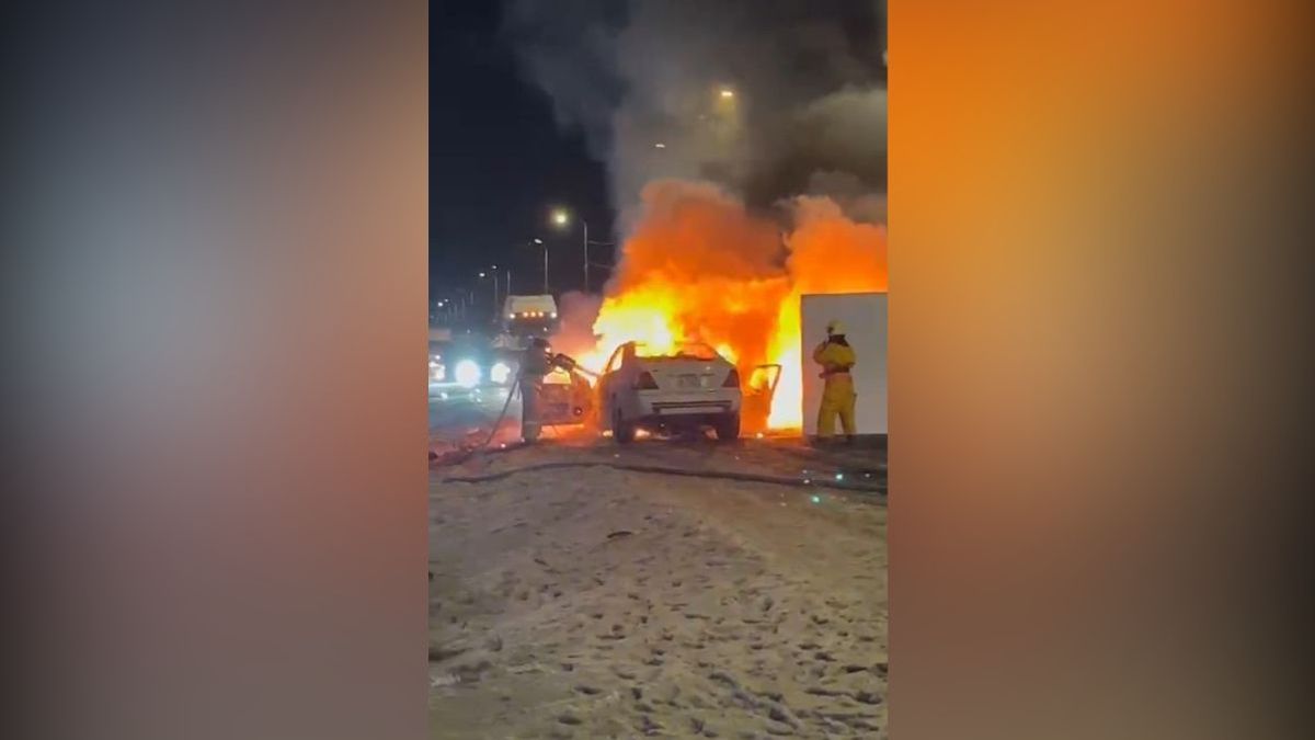 Горящий автомобиль