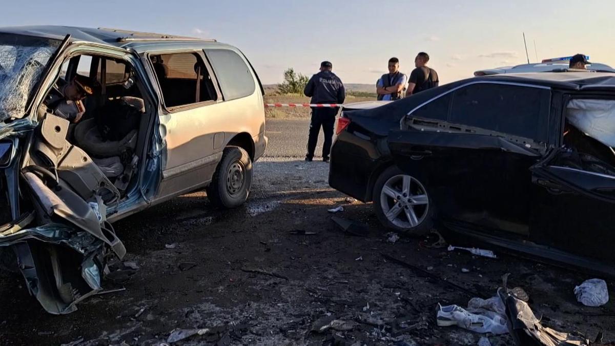 Шесть человек погибли на трассе в 20 километрах от Караганды (фото)