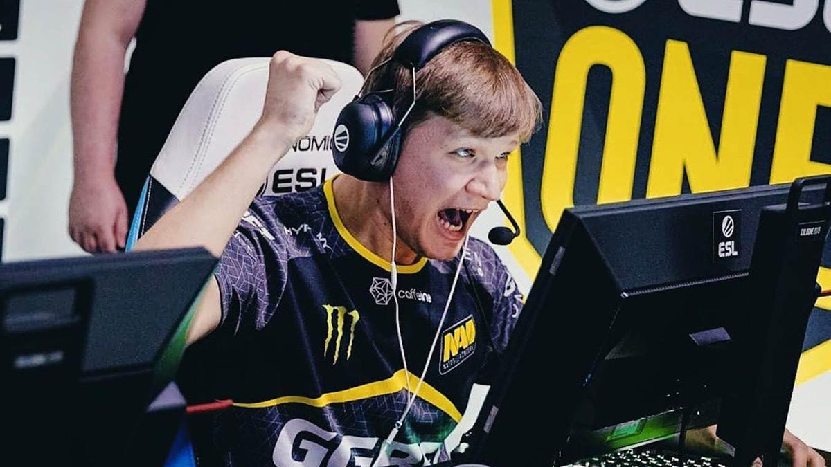 Александр s1mple Костылев