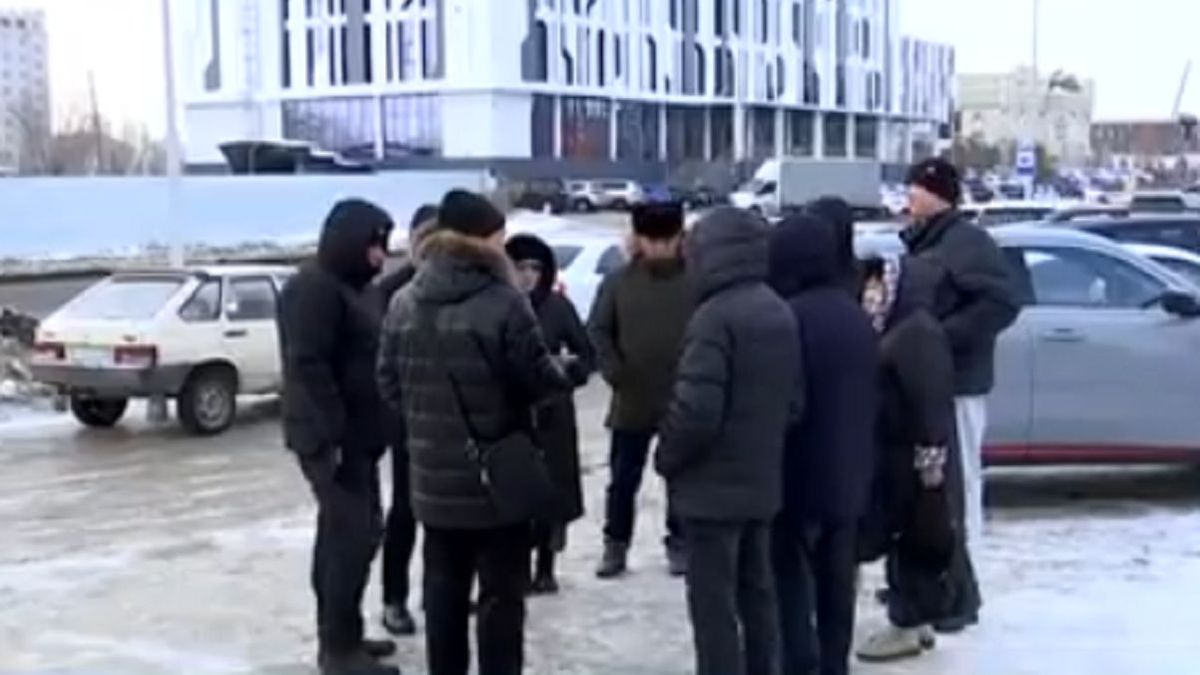 Пострадавшие перед зданием прокуратуры