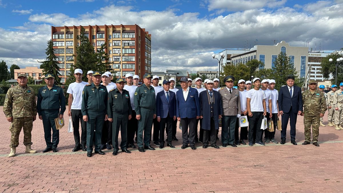 Оралда 20 бозбала абыройлы борышын өтеуге аттанды