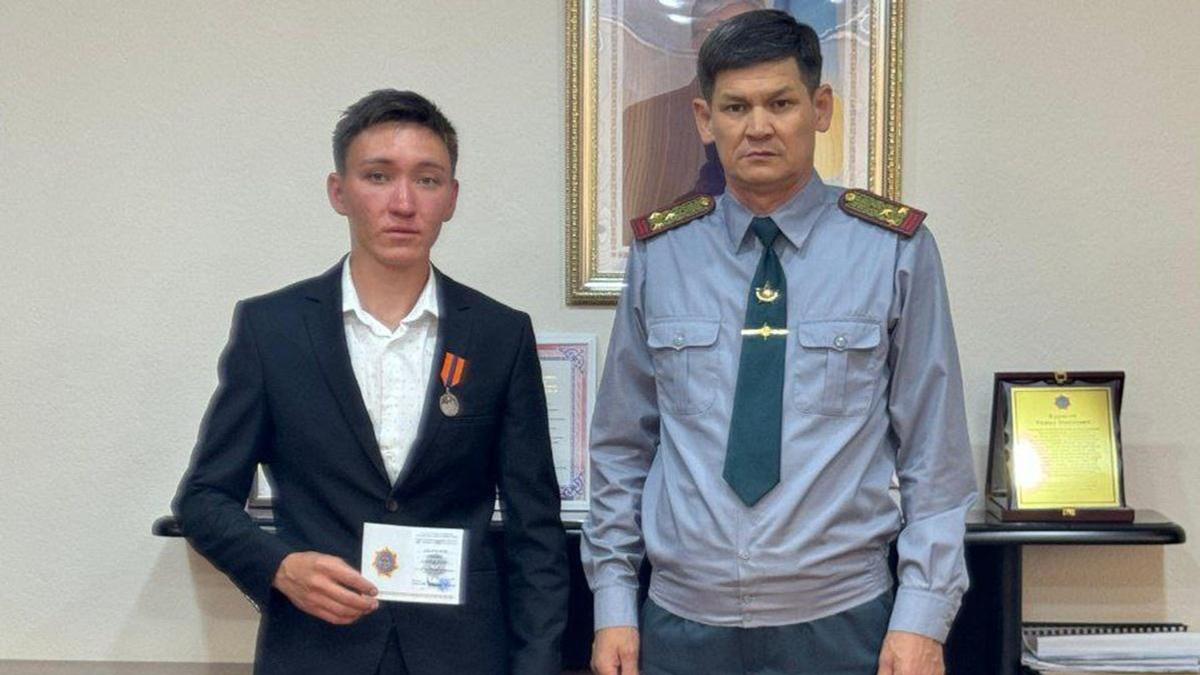 Ерасыл Омарханов "Суға батқандарды құтқары үшін" медалімен марапатталды Ерасыл Омарханов "Суға батқандарды құтқары үшін" медалімен марапатталды