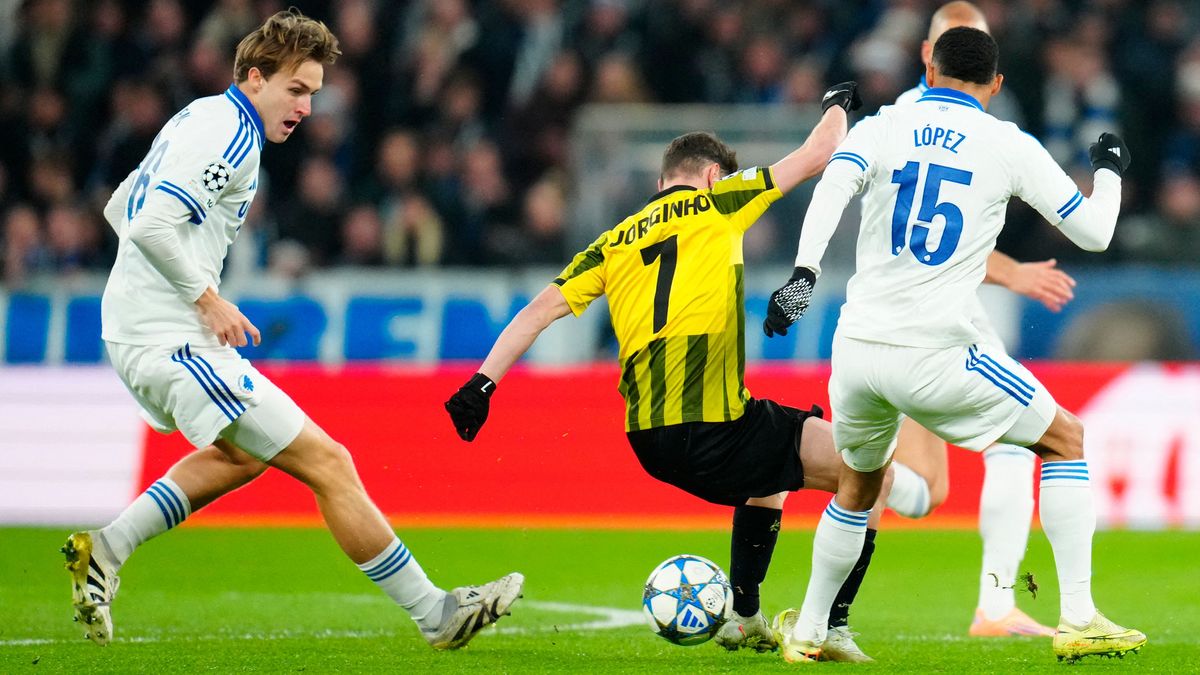 Футбольный матч "Кайрат" - "Копенгаген"