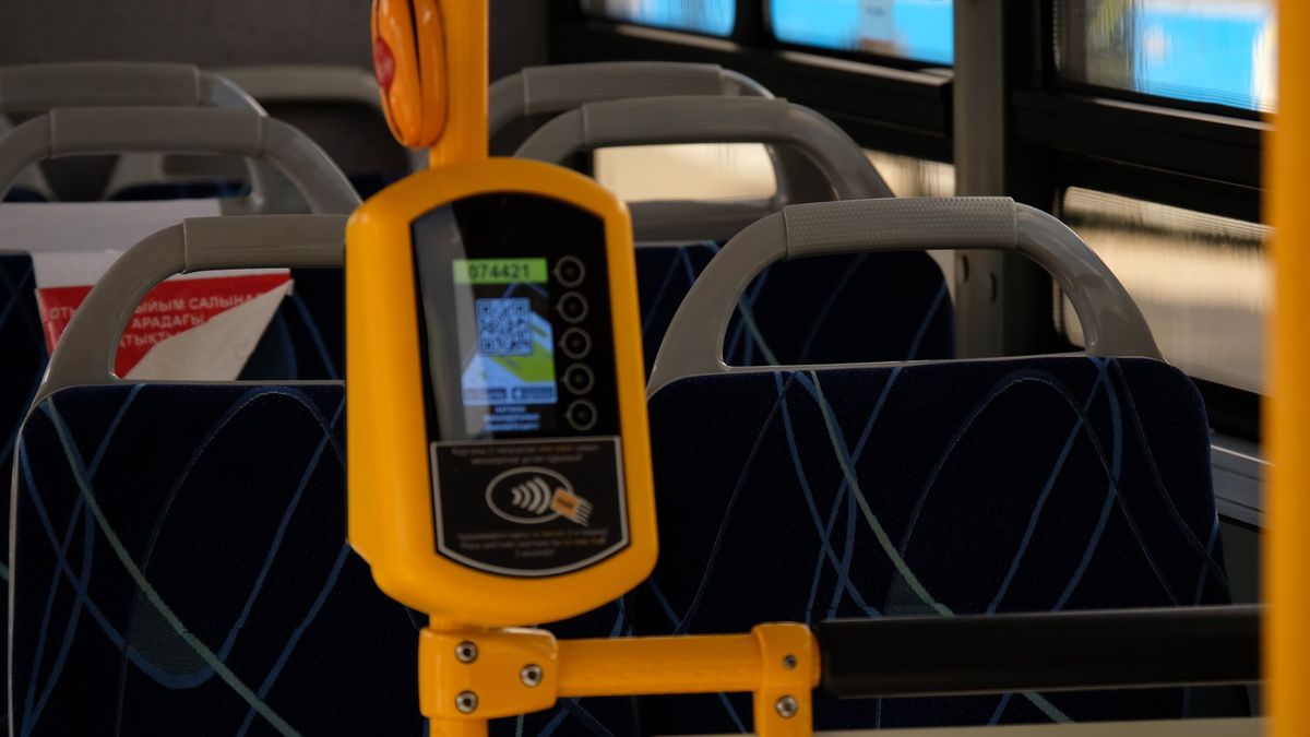 Автобус салоны