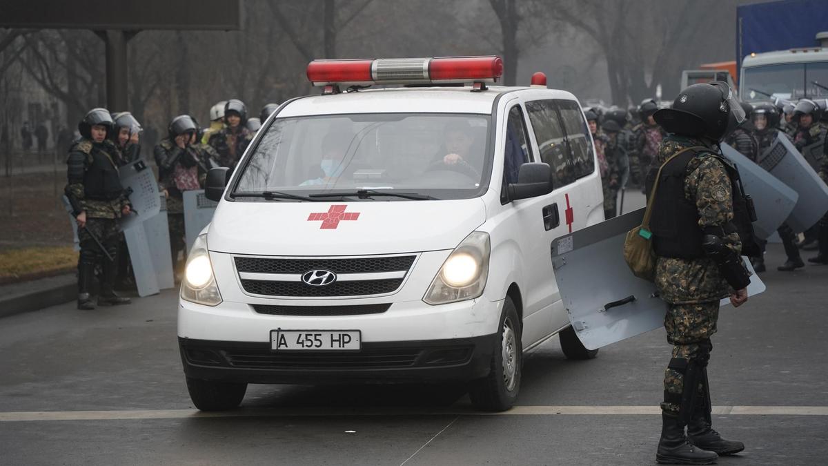 Нападение на скорую. Больница скорой помощи Алматы. Нападение на скорую помощь. Напал на работников скорой помощи.
