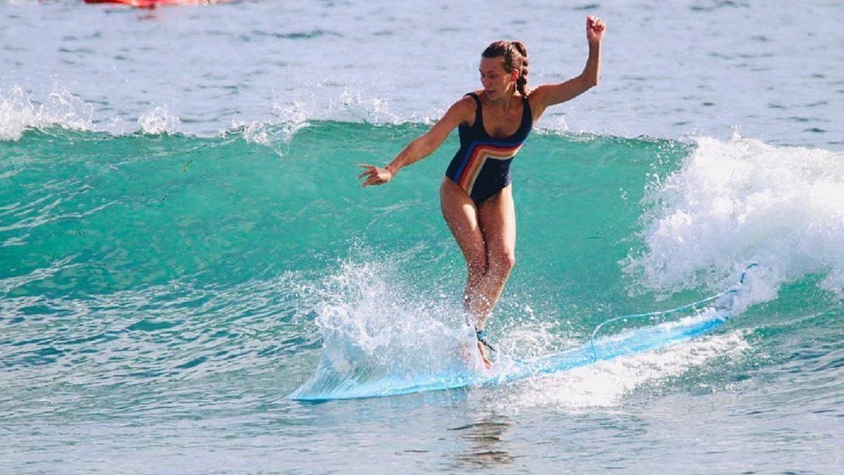 Регина Тодоренко едва не утонула, занимаясь серфингом на Бали 