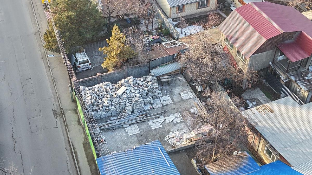 Снос постройки в Алматы