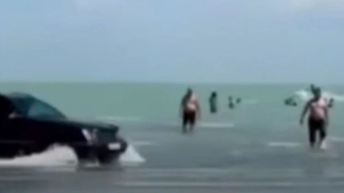 Нарушитель заехал в воду
