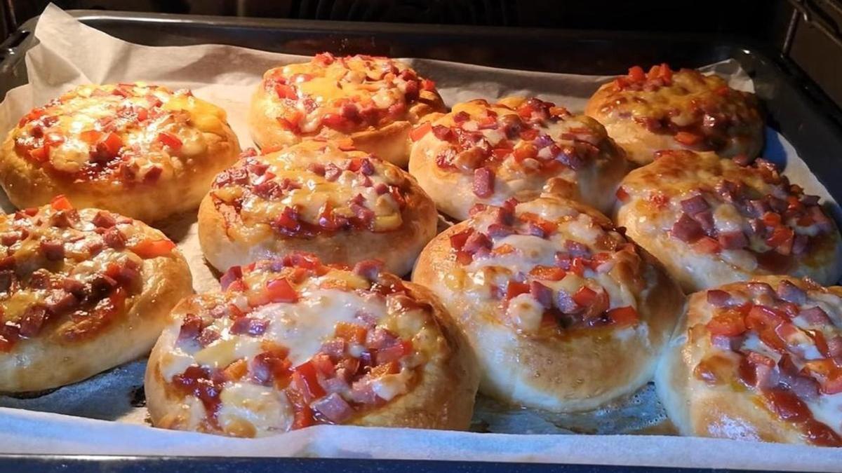Пиццу выпекают в духовом шкафу