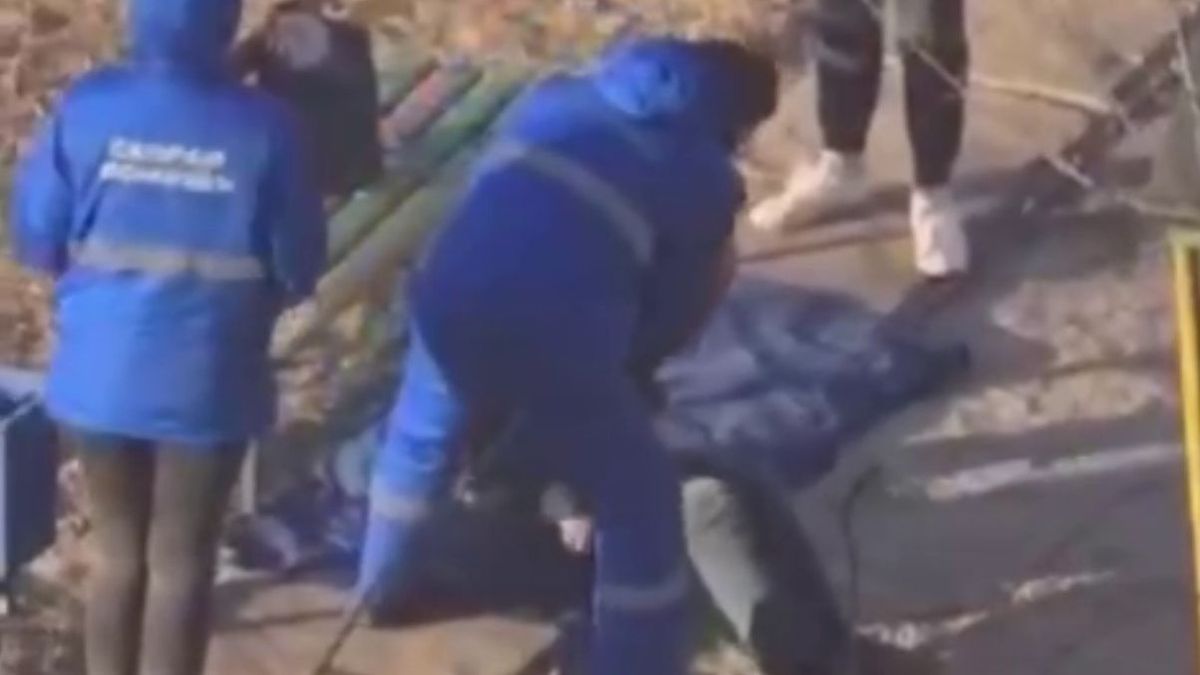 Сотрудники скорой помощи