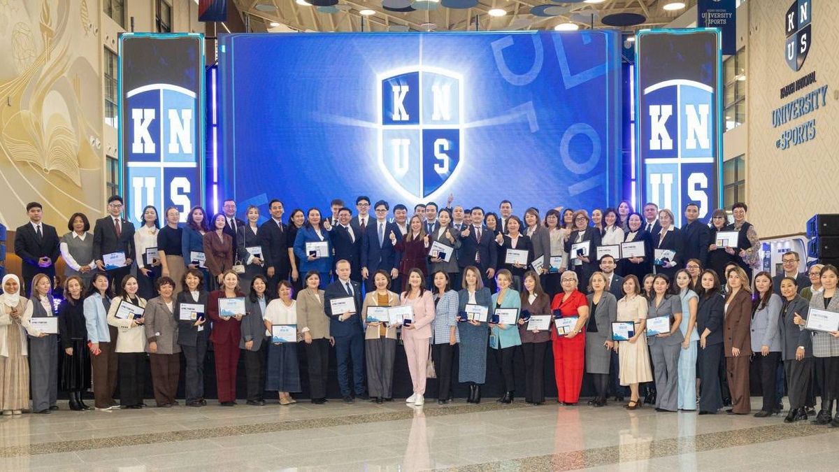 Празднование пятилетия KNUS