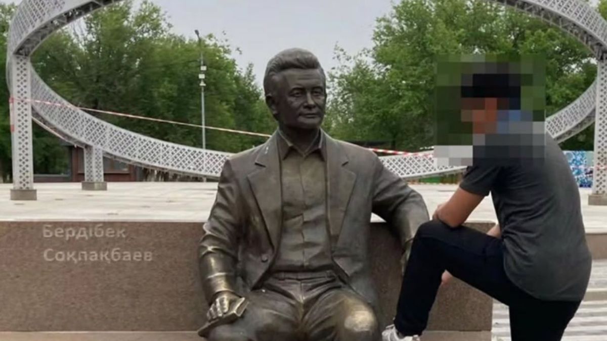 Қонаевтағы Бердібек Соқпақбаев атындағы ескерткіш