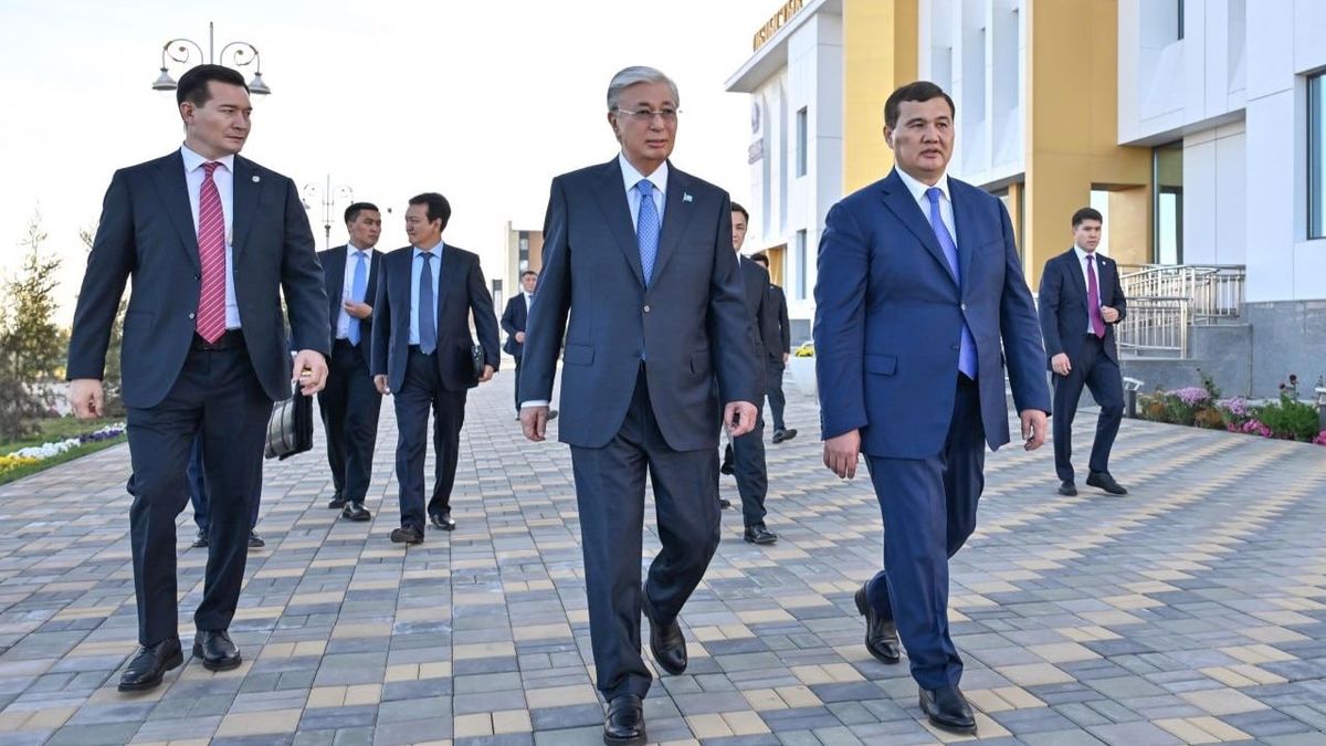 Порно: Қара жігіт жігітті традициялайды