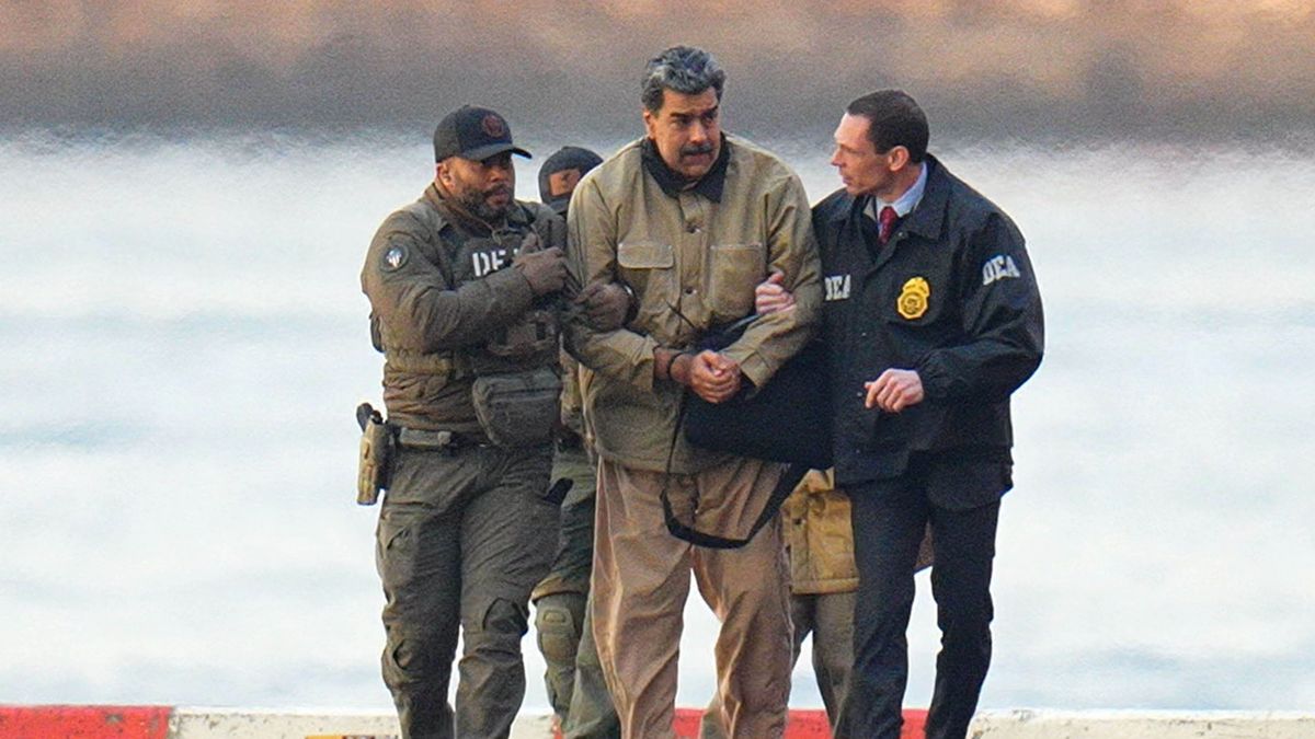 Военные США ведут Николаса Мадуро