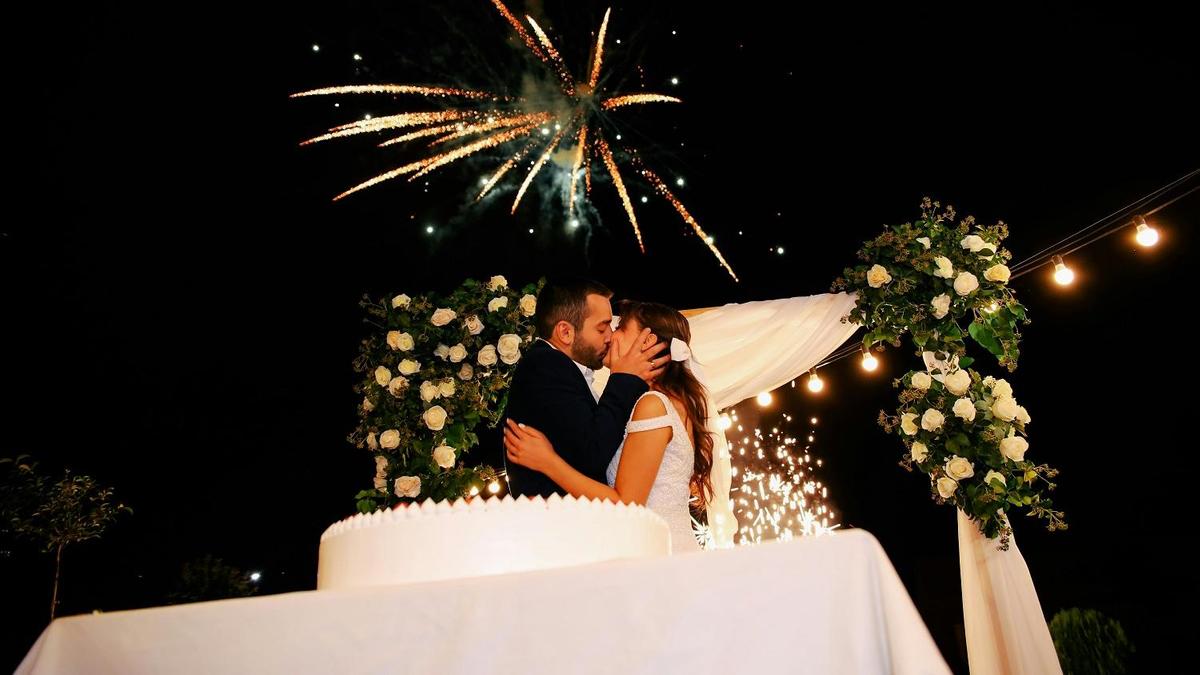 Молодожены