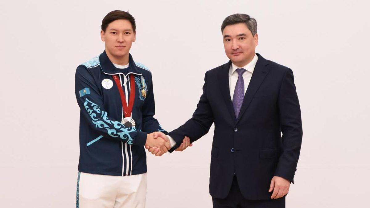 Нұрдәулет Жұмағали мен Олжас Бектенов Нұрдәулет Жұмағали мен Олжас Бектенов