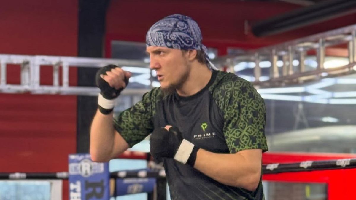 Боксер Евгений Павлов