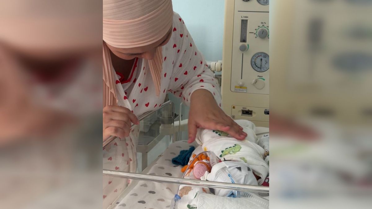Женщина родила тройню