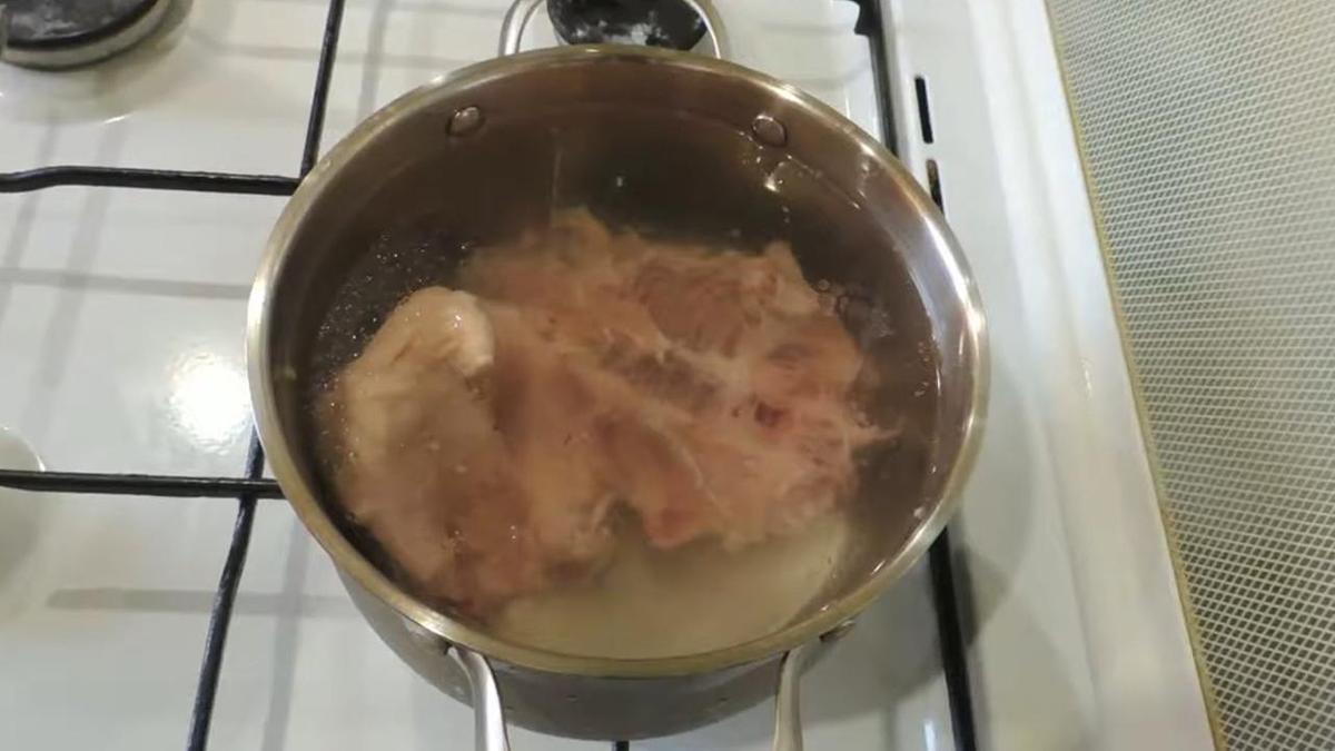 Куриный суп с картофелем и сушеными грибами