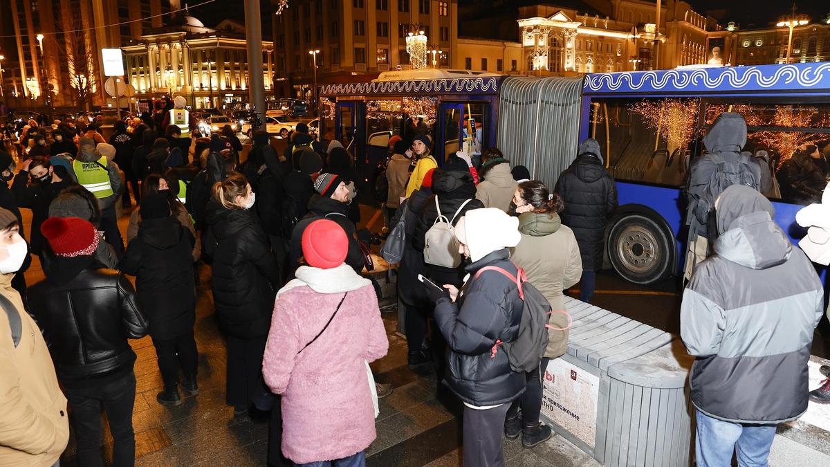 Люди на протестах в поддержку Алексея Навального в Москве