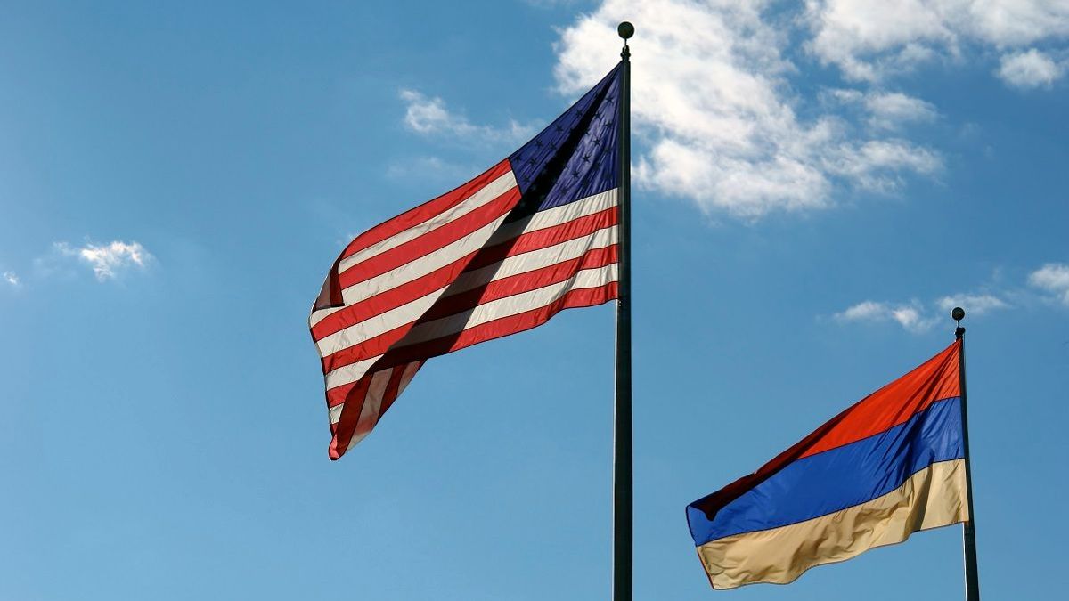 Флаги США и Армении