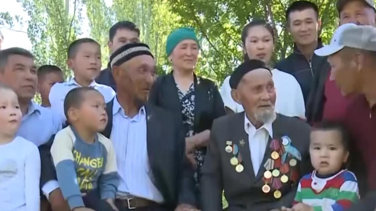 Акимбай Жумабаев с родней