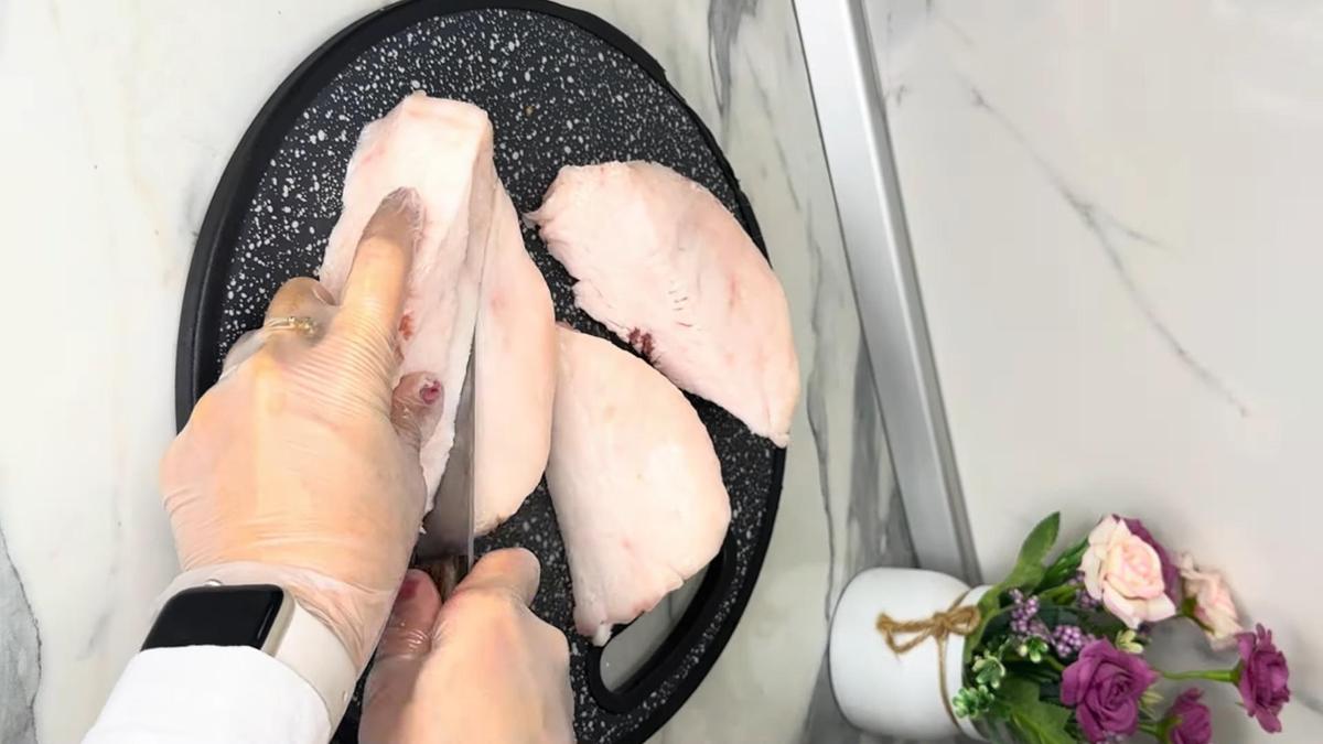 На разделочной доске курдючный жир