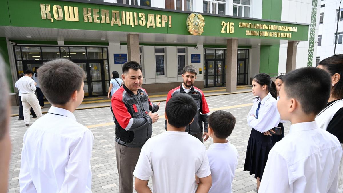 Ученики школ в Алматы поблагодарили BCN Group за созданные условия для учебы