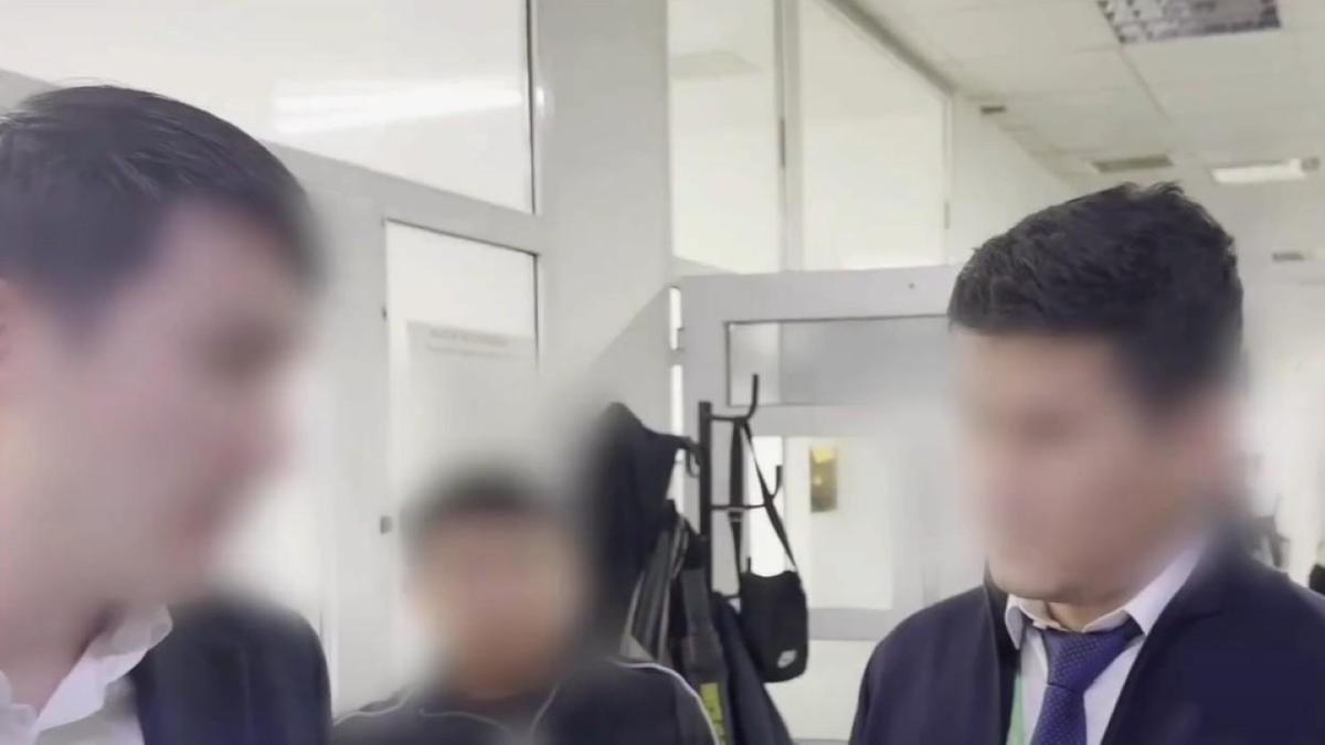 Сотрудников ЦОНа задержали в Шымкенте