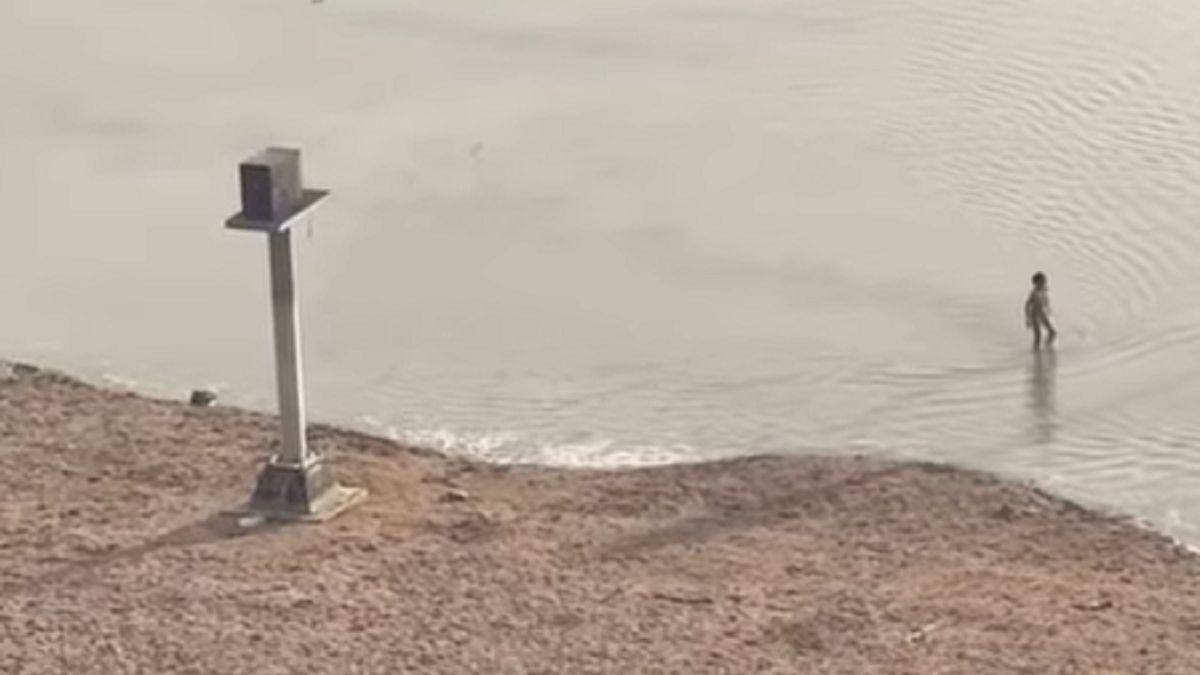 Дети купаются в Сайране