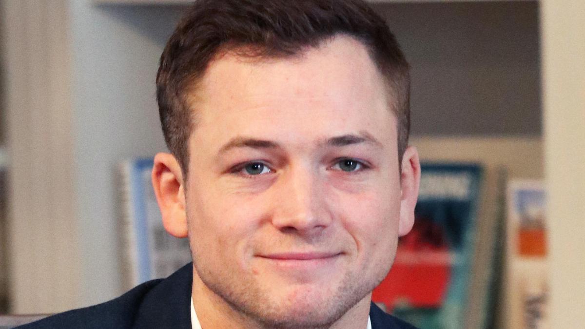 Тэрон Эджертон фильмы с его участием NUR.KZ