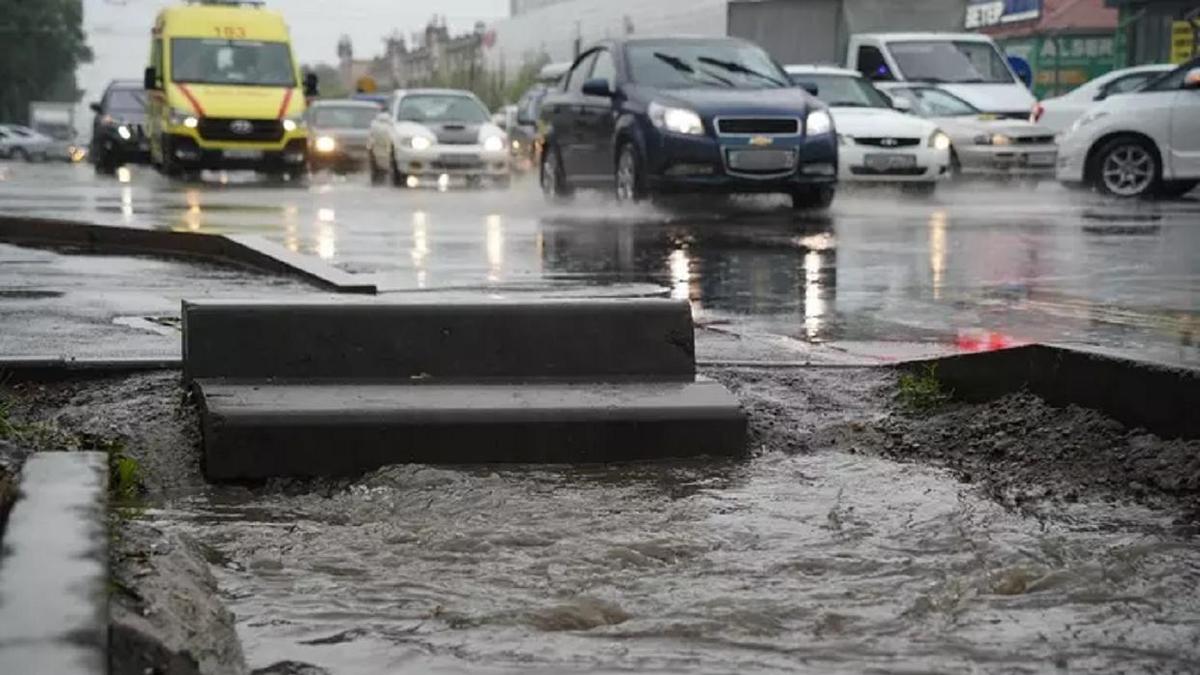 Вода поднялась в арыке