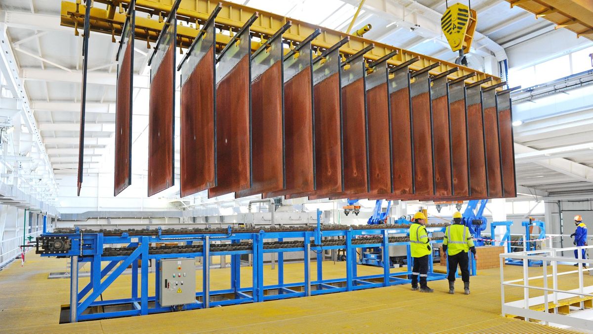 Медные пластины на производстве