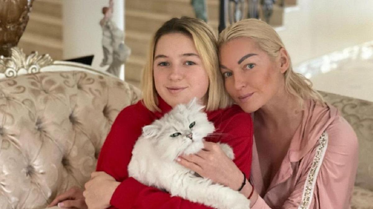 "Не знаю, где живет": Волочкова отправила дочь к отцу и решила устраивать личную жизнь 