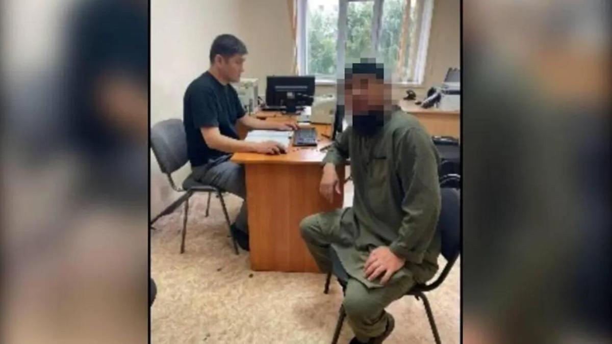 Мешіттегі ер адам