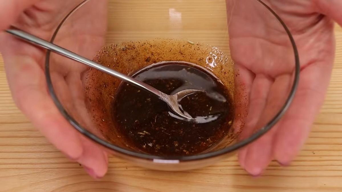Маринад для мяса в стеклянной пиале