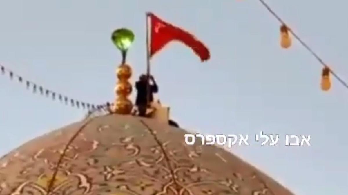 Красное знамя над мечетью Джамкаран Красное знамя над мечетью Джамкаран