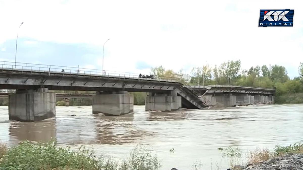 Обрушившийся мост в Усть-Каменогорске