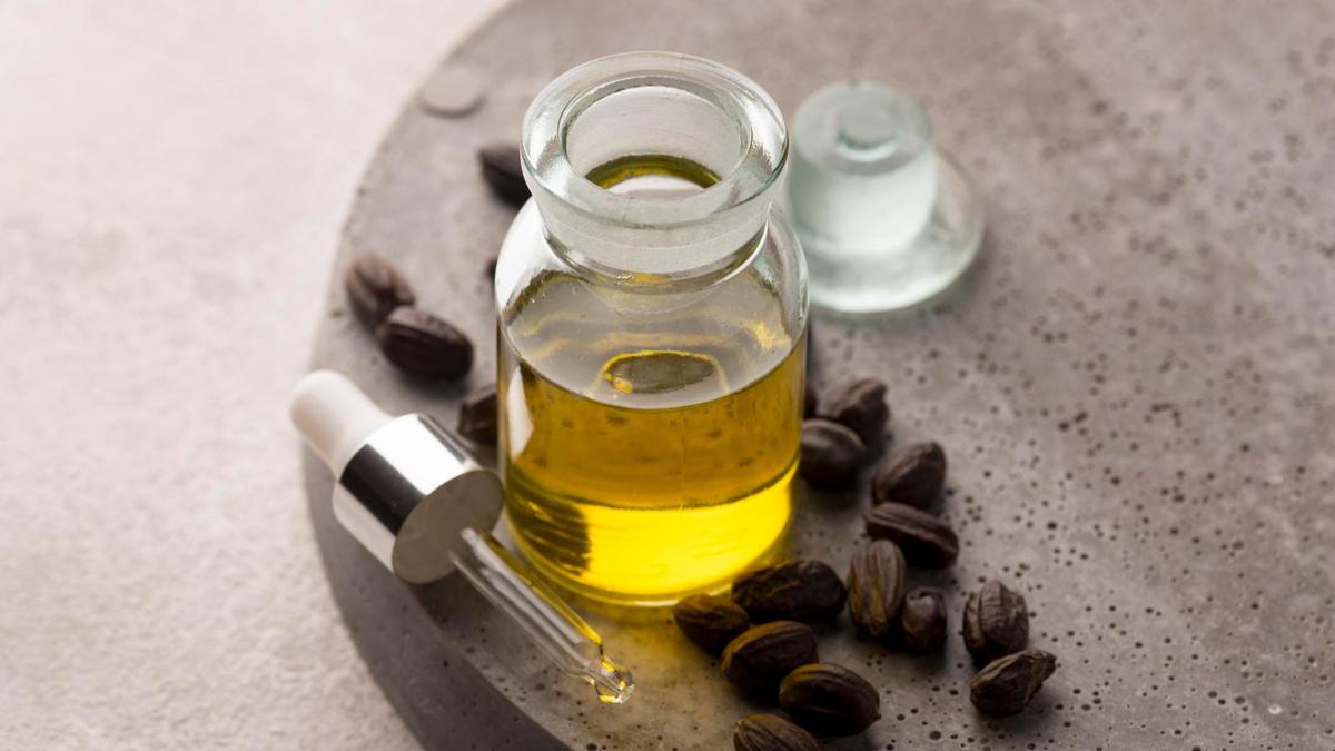 Касторовое масло для лица: какая польза и для чего оно используется