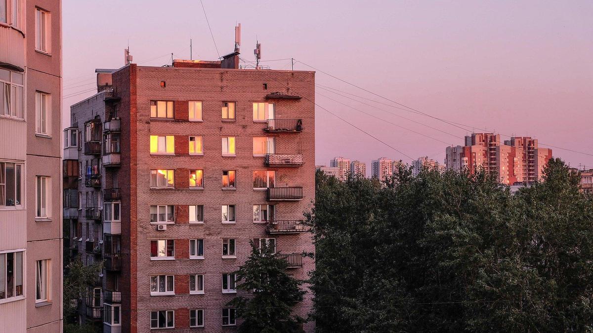 Многоэтажные дома в городе