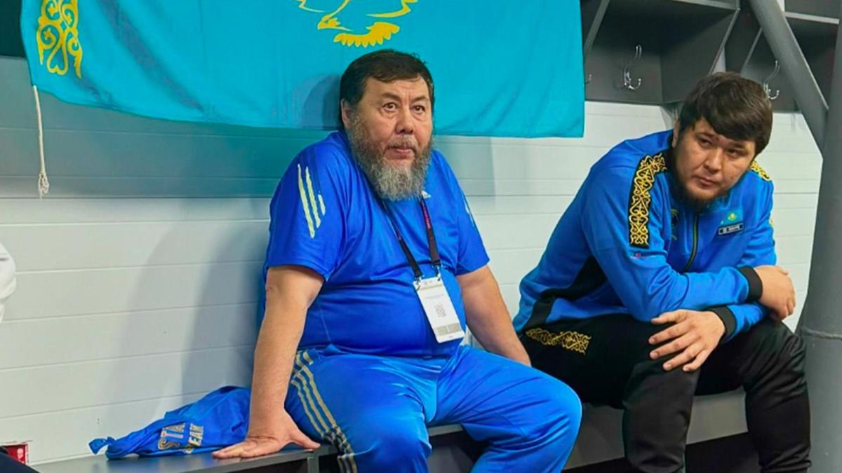 Батырмұрзаев Юсуф пен бапкері Батырмұрзаев Юсуф пен бапкері
